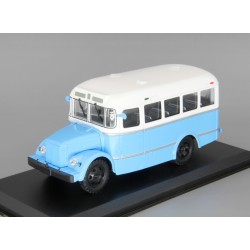КАВЗ-651 (1958-1967), белый / голубой. Треснут бокс!